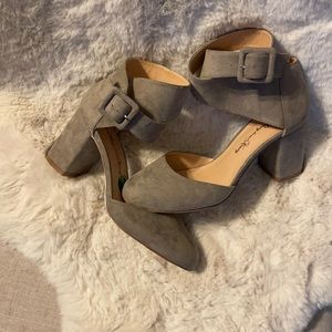 Penny Loves Kenny beige heels